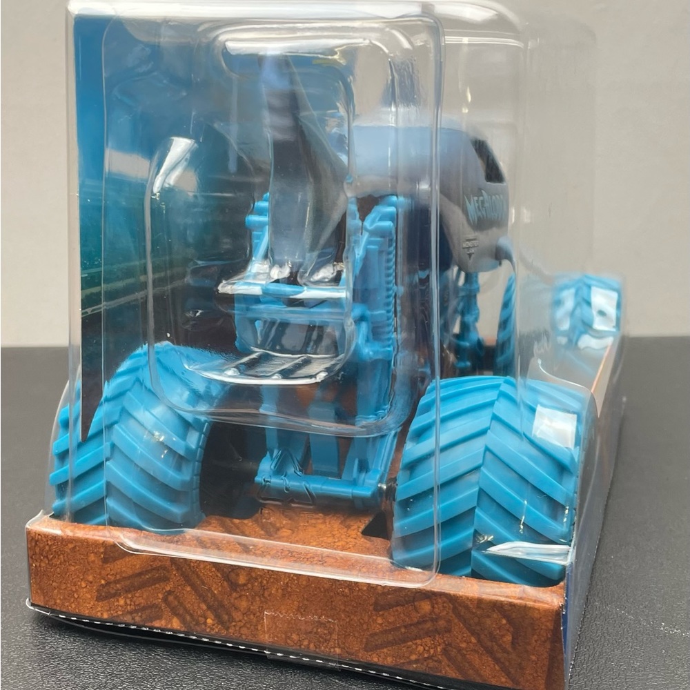 Die Cast Truck Monster Jam Megalodon, Nitro Neon Series 1:24 Scale (#8830) - Picture 5 of 13